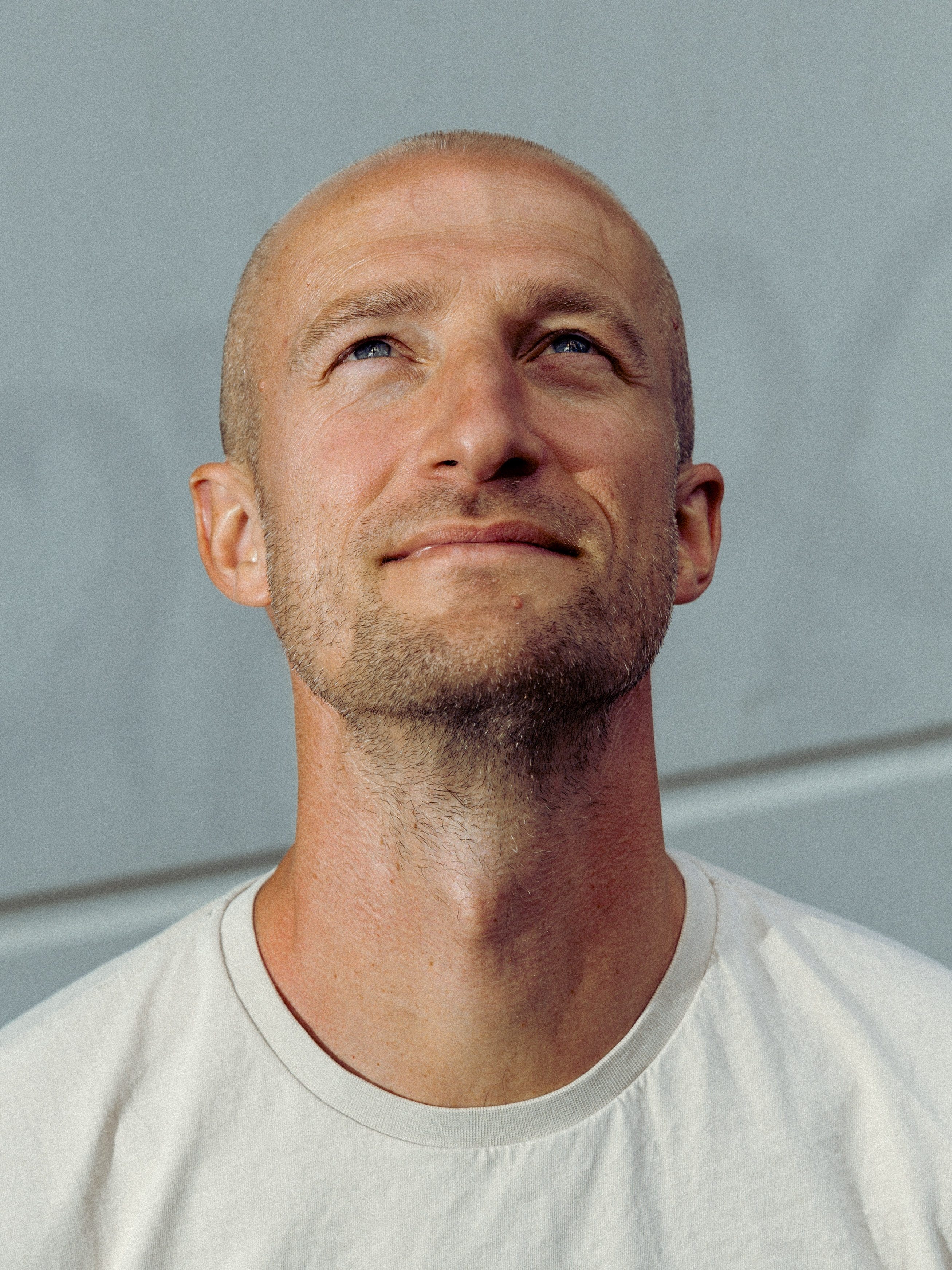 Brede Hangeland vil ha landslagsspillere med kjærlighetshormoner  og er i kamp med sitt eget indre. 